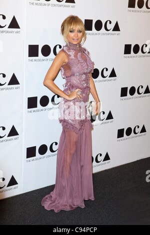 Nicole Richie presso gli arrivi per 2011 MOCA gala annuale di un artista della vita MANIFESTO, MOCA Grand Avenue, Los Angeles, CA Novembre 12, 2011. Foto di: Emiley Schweich/Everett Collection Foto Stock