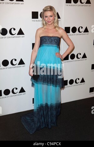 Kirsten Davis presso gli arrivi per 2011 MOCA gala annuale di un artista della vita MANIFESTO, MOCA Grand Avenue, Los Angeles, CA Novembre 12, 2011. Foto di: Emiley Schweich/Everett Collection Foto Stock