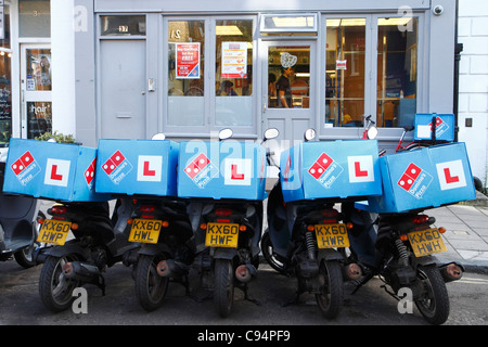 Domino's Pizza consegna biciclette, London, Regno Unito Foto Stock