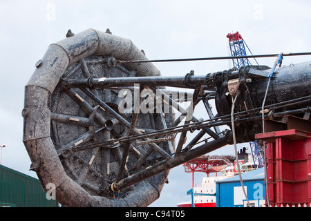 Un PB150 Boa di potenza, l'onda di energia del dispositivo sulla dockside in Invergordon, Cromarty Firth Scozia. Foto Stock