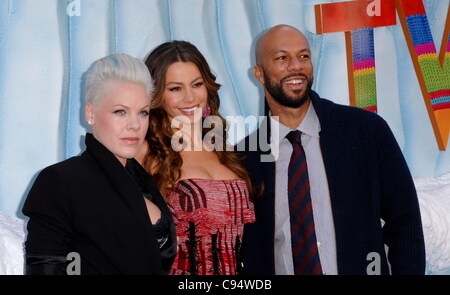 Rosa, Sofia Vergara, comune presso gli arrivi per piedi felici due Premiere, Grauman's Chinese Theatre di Los Angeles, CA Novembre 13, 2011. Foto di: Elizabeth Goodenough/Everett Collection Foto Stock