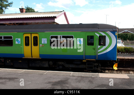 Network West Midlands treno a Henley in Arden stazione, Warwickshire, Regno Unito Foto Stock