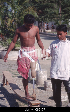 Le mine di terra rimangono il brutale eredità degli anni di guerra in Cambogia. Foto Stock