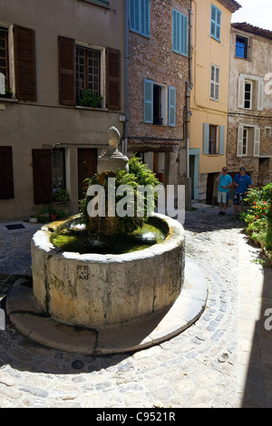Fontana del villaggio, Bargemon, Var, Provenza Costa Azzurra, Francia Foto Stock