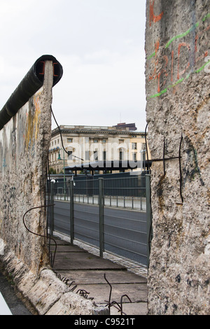 Divario nel muro di Berlino. Topografia del Terrore museo. Sito della Gestapo HQ. Berlino, Germania. Foto Stock
