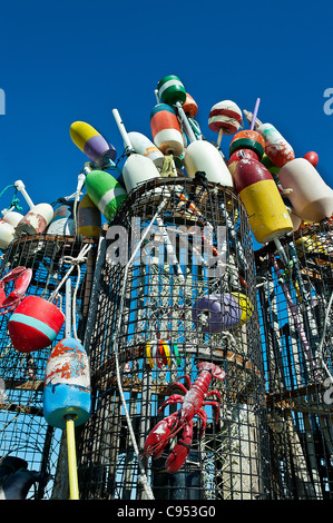 Aragosta decorativo trappola e boe, a Provincetown, Cape Cod, STATI UNITI D'AMERICA Foto Stock