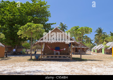 Bungalow resort sulla spiaggia di Ko Lipe island, Thailandia Foto Stock