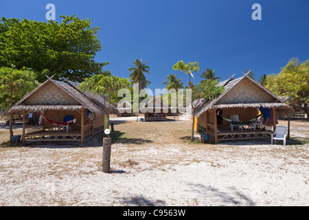 Bungalow resort sulla spiaggia di Ko Lipe island, Thailandia Foto Stock