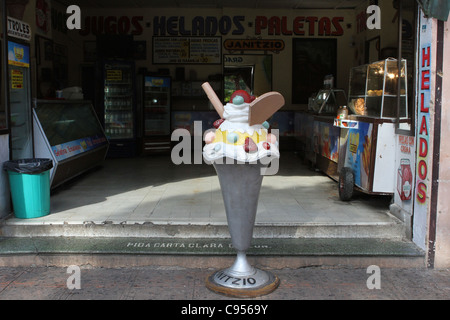 Un gelato shop in Merida, Messico. Foto Stock