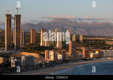 Highrise edifici della città del Mediterraneo Benidorm, Spagna Foto Stock