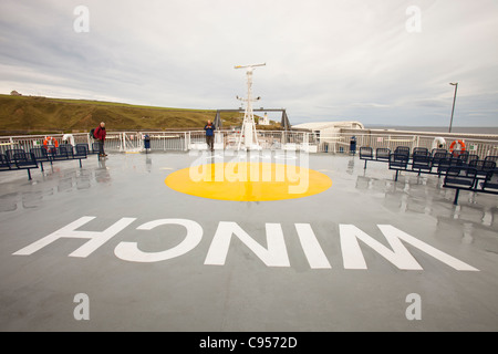 L'elicottero whinching spot sulla poppa di un Traghetto Northlink nel porto di Scrabster, Scotland, Regno Unito. Foto Stock