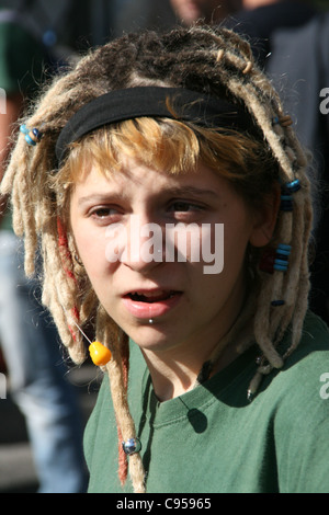 Manifestanti indignados a occupare roma movimento demo rally a roma Italia 2011 Foto Stock