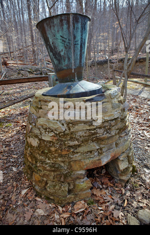 Vintage Divieto di rame era ancora di whiskey, blu sfolgora moonshine distilleria, Catoctin Mountain Park, Thurmont, Maryland. Foto Stock