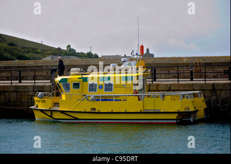 La stella della vita ambulanza barca ormeggiata al St Mary's sulle Isole Scilly Foto Stock