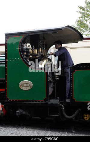 Linda locomotiva a vapore sulla ferrovia Ffestiniog porthmadog gwynedd north Wales UK Foto Stock