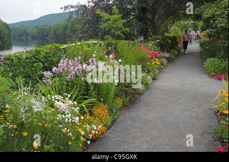 Il ponte di fiori, in Shelburne Falls, Massachusetts, Stati Uniti Foto Stock