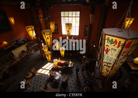 La lobby di lake mcdonald lodge nel Parco nazionale di Glacier Foto Stock