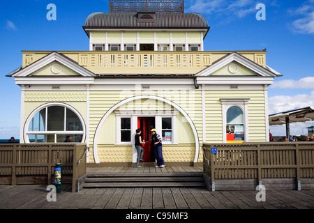 Chiosco Curbys alla fine di St Kilda Pier a Melbourne, Victoria, Australia Foto Stock