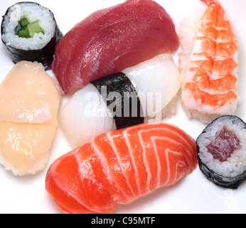 Close-up assortiti di giapponese nigiri zushi. Foto Stock