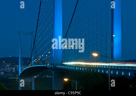 Il Ponte sul Bosforo, chiamato anche il primo ponte sul Bosforo è uno dei due ponti di Istanbul, in Turchia. Foto Stock