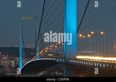 Il Ponte sul Bosforo, chiamato anche il primo ponte sul Bosforo è uno dei due ponti di Istanbul, in Turchia. Foto Stock