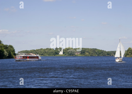 Barche a vela e le imbarcazioni da diporto sul fiume Havel a Berlino Foto Stock