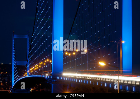 Il Ponte sul Bosforo, chiamato anche il primo ponte sul Bosforo è uno dei due ponti di Istanbul, in Turchia. Foto Stock