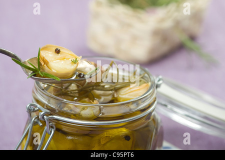 Bulbi di aglio proveniente dalla Cina in vetro Foto Stock