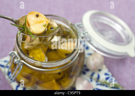 Bulbi di aglio proveniente dalla Cina in vetro Foto Stock