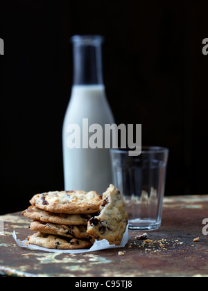 ,Biscotti e latte Foto Stock