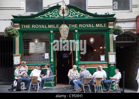 La Scozia, Edimburgo, il Royal Mile, Royal Mile Pub Foto Stock
