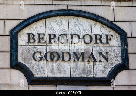 Famoso Bergdorf Goodman Store sulla Fifth Avenue di New York City STATI UNITI D'AMERICA Foto Stock