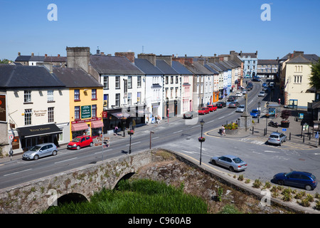 Repubblica di Irlanda, nella contea di Tipperary, Cahir, la vista della città dal Castello di Cahir Foto Stock