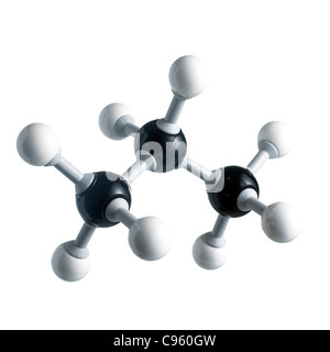 Molecola di propano. Gli atomi sono rappresentati da sfere e sono codificati a colori: carbonio (nero) e idrogeno (bianco). Foto Stock