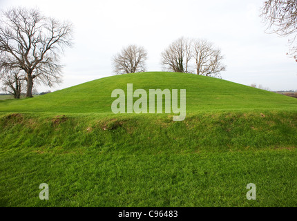 Navan Fort - noto nel vecchio irlandese come Eṁaın Ṁacha, è un antico monumento nella contea di Armagh nell'Irlanda del Nord. Foto Stock