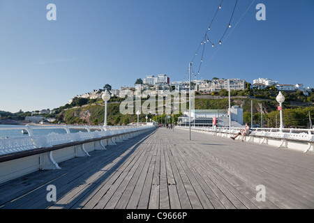 Inghilterra Torquay Devon Princess Pier e Torre Abbey Sands Foto Stock