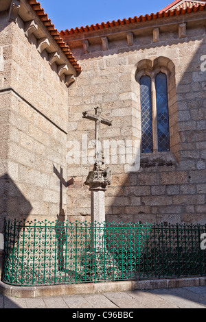 Nossa Senhora da Guia Croce di pietra a Guimaraes, Portogallo. Foto Stock