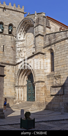 Nossa Senhora da Oliveira chiesa in Oliveira Square. Patrimonio mondiale. Guimaraes, Portogallo. Foto Stock