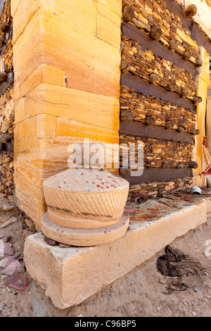 Il decimo secolo Abuna Aregawi chiesa alla cima della montagna monastero Debre Damo sul confine eritreo nel Tigray, Etiopia. Foto Stock