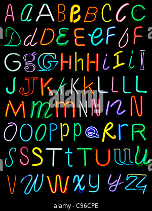 Lettere dell'alfabeto costituito da insegne al neon Foto Stock