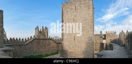 Guimaraes Castello interiore. Questo è il più noto castello in Portogallo come fu il luogo di nascita del primo re portoghese. Foto Stock