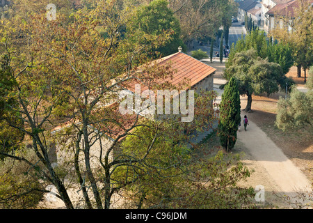 Il romanico Sao Miguel Cappella, vicino al castello di Guimaraes, dove molti cavalieri medievali sono sepolti. Città di Guimaraes, Portogallo. Foto Stock