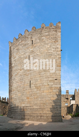 Guimaraes Castello interiore. Questo è il più noto castello in Portogallo come fu il luogo di nascita del primo re portoghese. Foto Stock