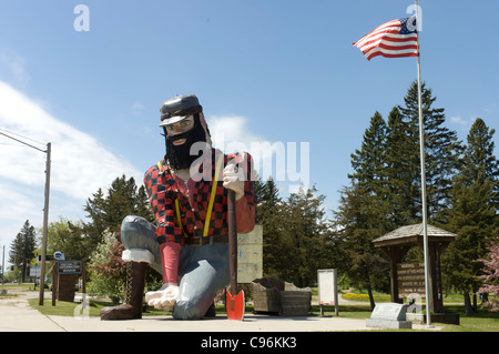 Statua di Paul Bunyan il gigante lumberjack Foto Stock