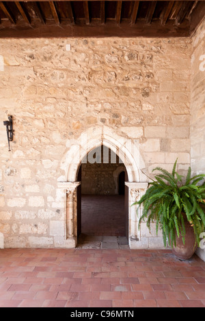 Loggia del gotico sontuosa residenza (Paços Novos) di Leiria casta. Leiria, Portogallo. Foto Stock