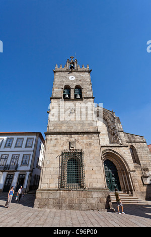 Nossa Senhora da Oliveira chiesa in Oliveira Square. Patrimonio mondiale. Guimaraes, Portogallo. Foto Stock