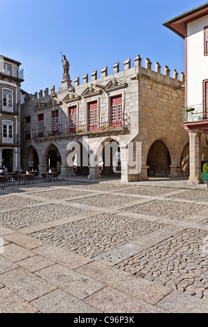 Vecchio Civica (Antigos Paços do Concelho) in Oliveira Square, Guimaraes, Portogallo. Foto Stock