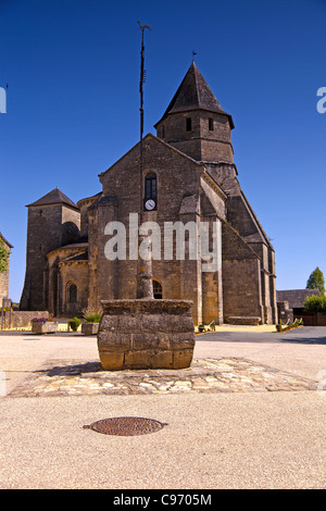 La chiesa di Sainte Marie un ex monastero benedettino in Saint-Robert, Correze, Francia Foto Stock