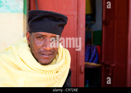 Ritratto di un cristiano ortodosso sacerdote alla cliff-top monastero Debre Damo sul confine eritreo in Etiopia, Africa. Foto Stock