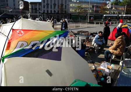 Anti-capitalista manifestanti accampati sul Nottingham la vecchia piazza del mercato. Foto Stock